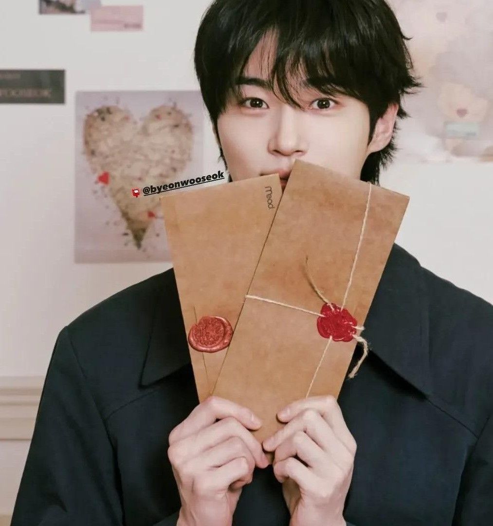 Latest photo of Byeon Wooseok