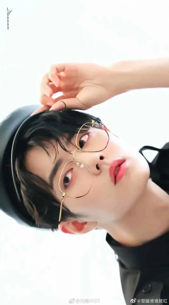 Emotional wallpaper shared by fans for Xiao Zhan