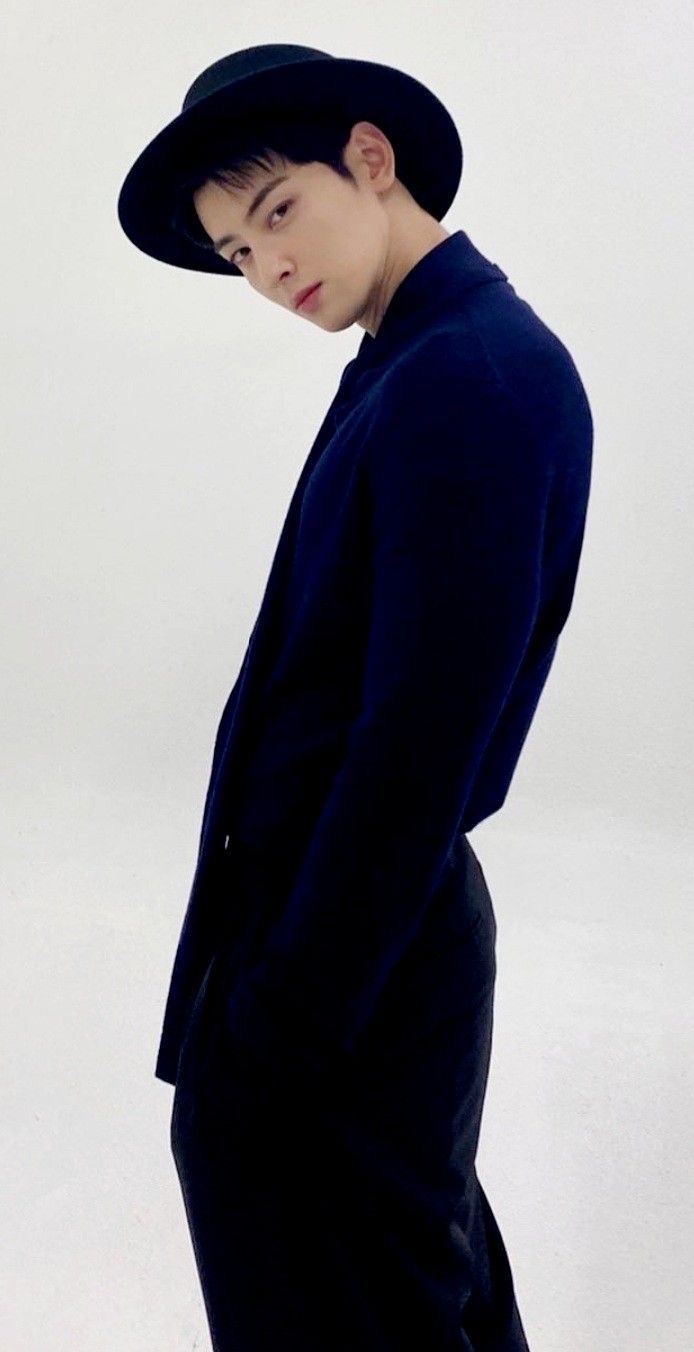 Recent activity shot of Cha Eunwoo