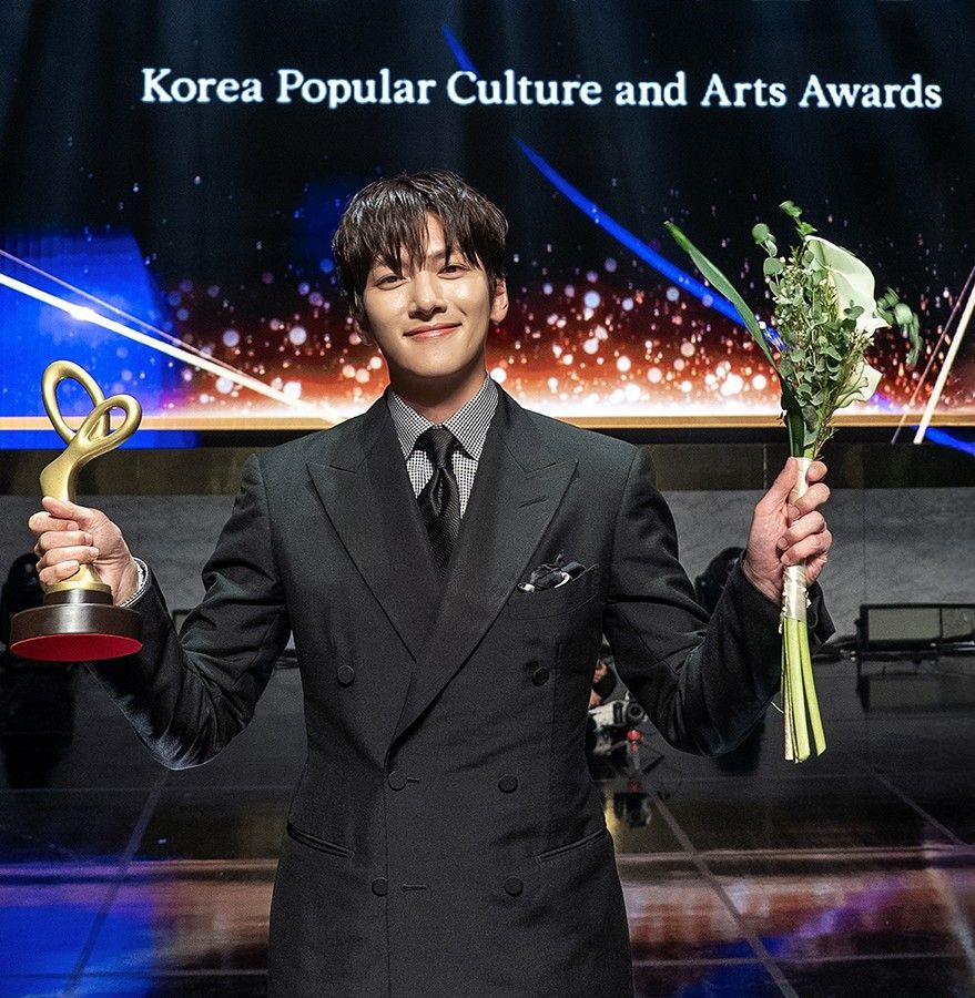 Gambar latar perwakilan yang disukai fandom Ji Changwook