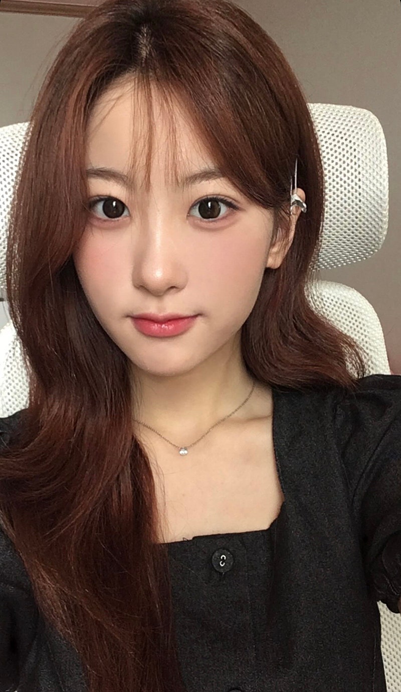 Special wallpaper made by Oh Yujin's fans