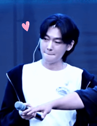 A moment captured by a fan of Kim Yongbin