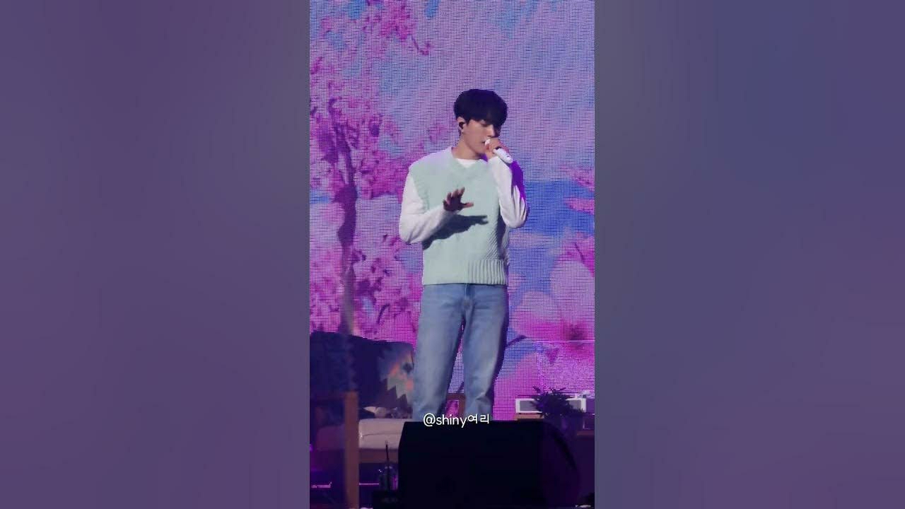 A moment captured by a fan of Kim Myungsoo (L)