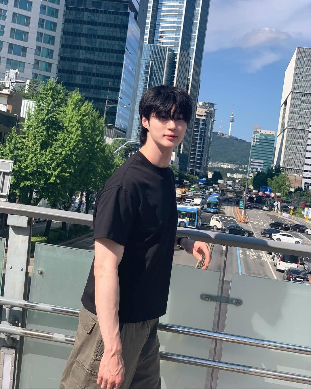 Behind-the-scenes cut of Byeon Wooseok