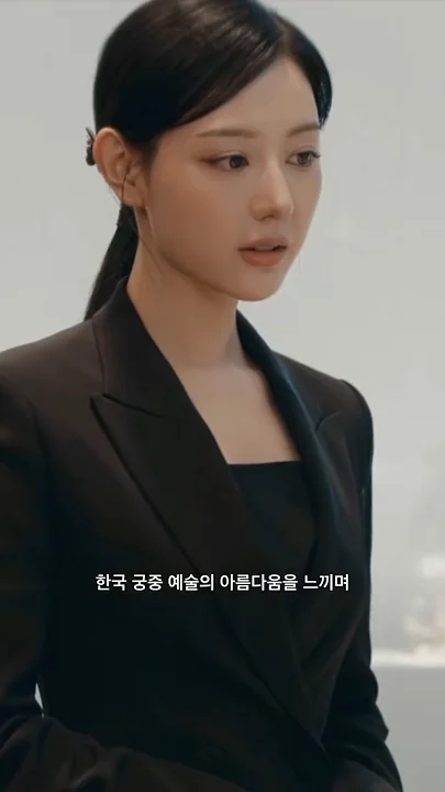 Behind-the-scenes cut of Kim Jiwon