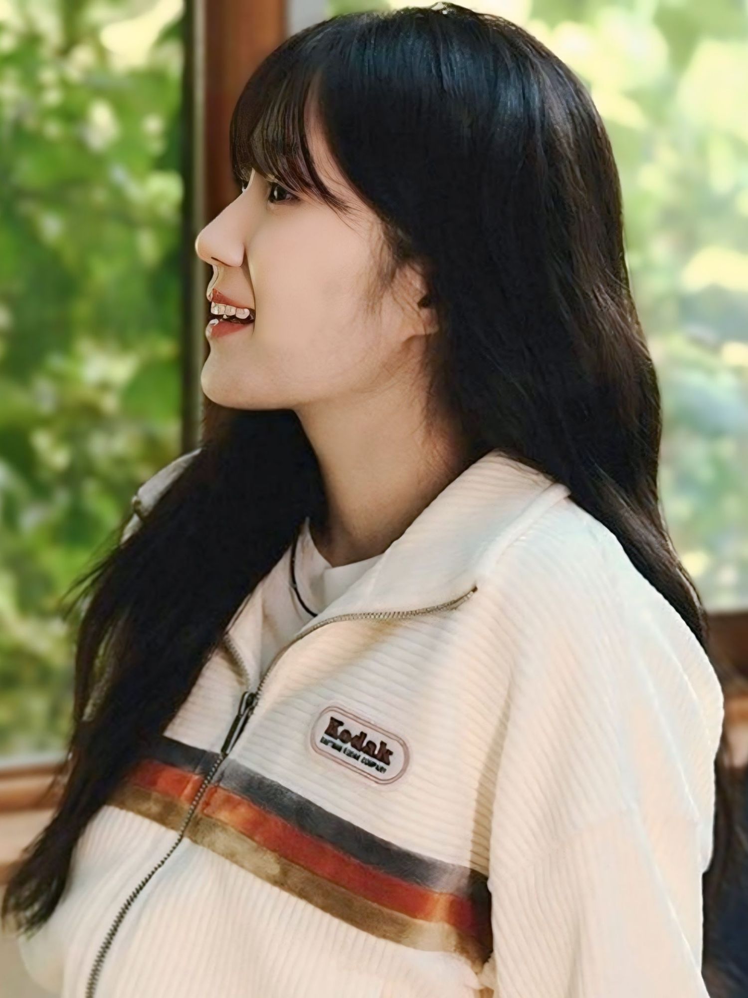 Behind-the-scenes cut of Kim Hyeyoon
