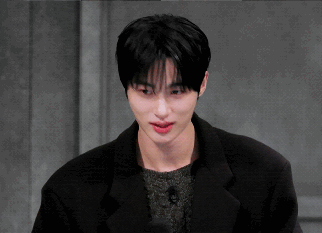 Behind-the-scenes cut of Byeon Wooseok