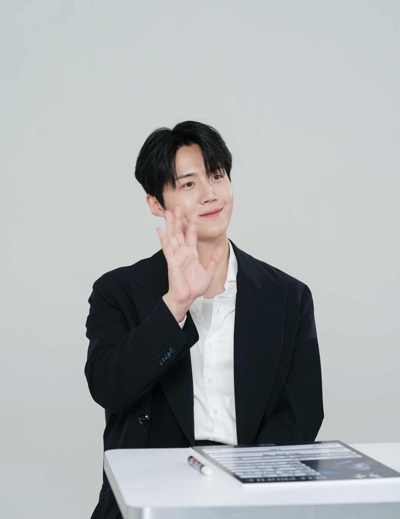 粉絲拍下的金宣虎瞬間