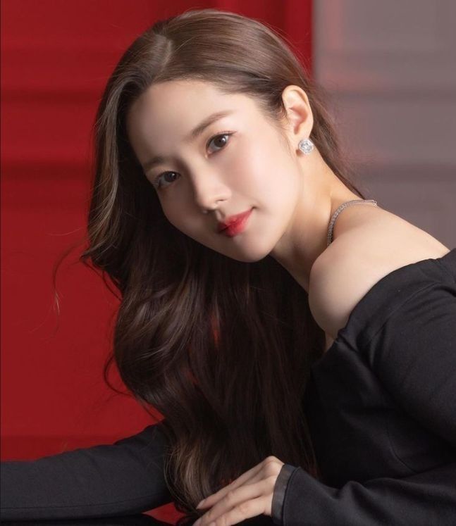 Latest photo of Park Minyoung