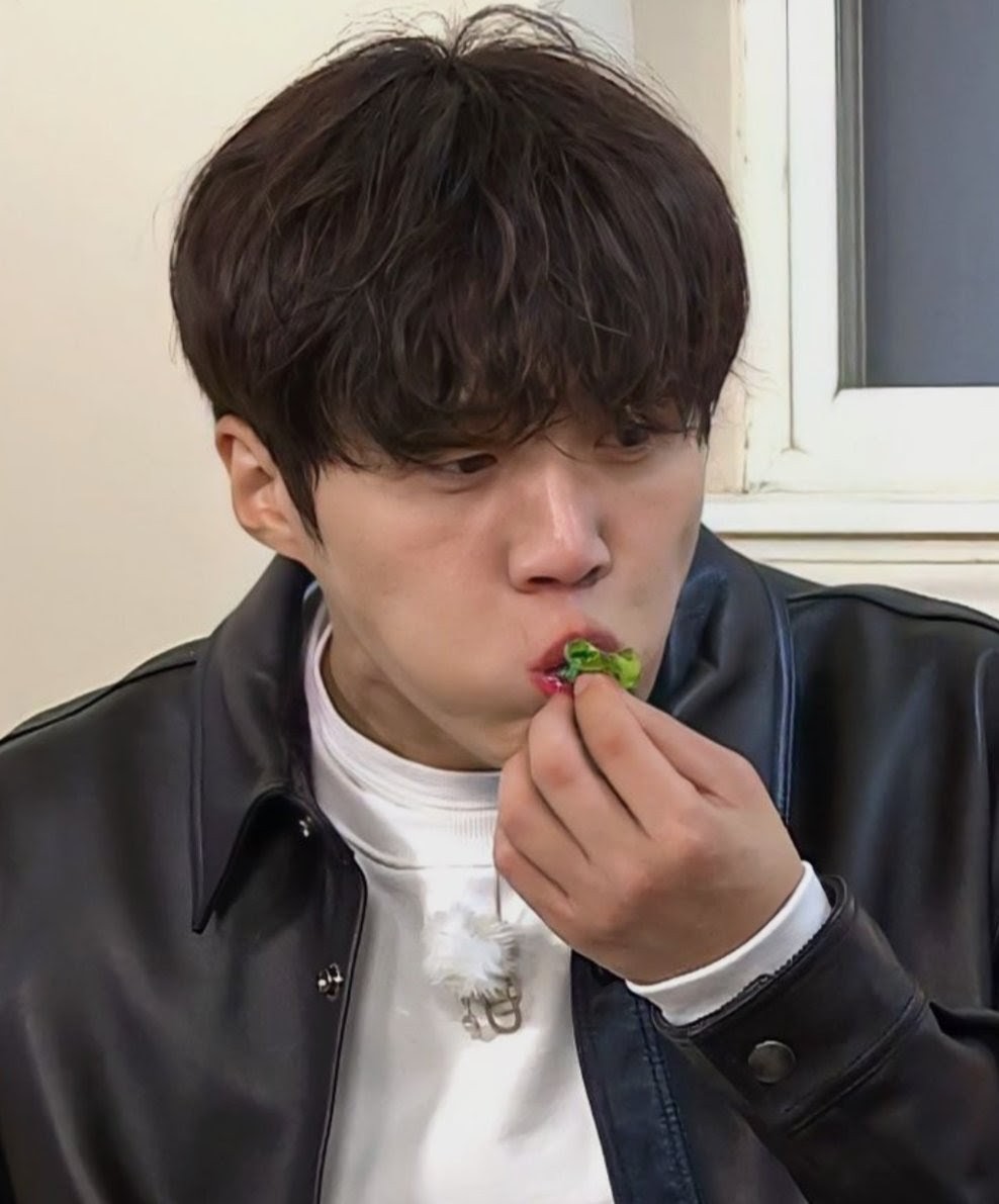 Behind-the-scenes cut of Kim Seonho