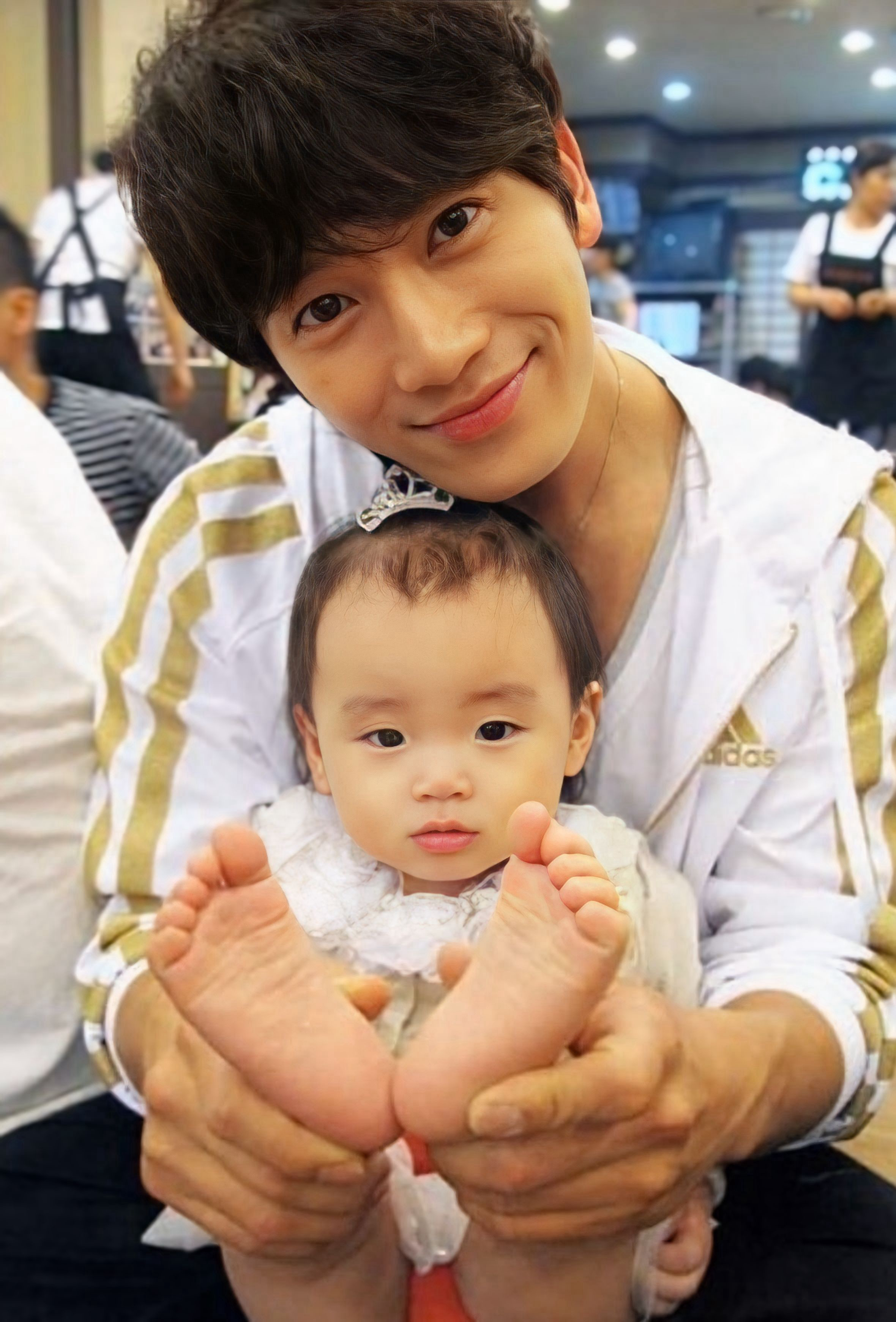 A moment captured by a fan of Ji Sung