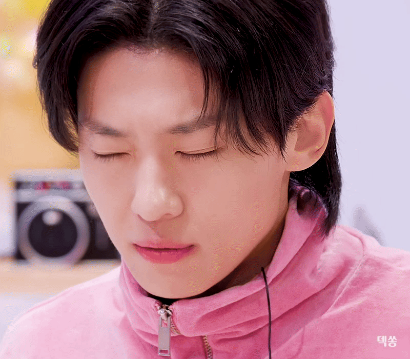 Behind-the-scenes cut of Dex