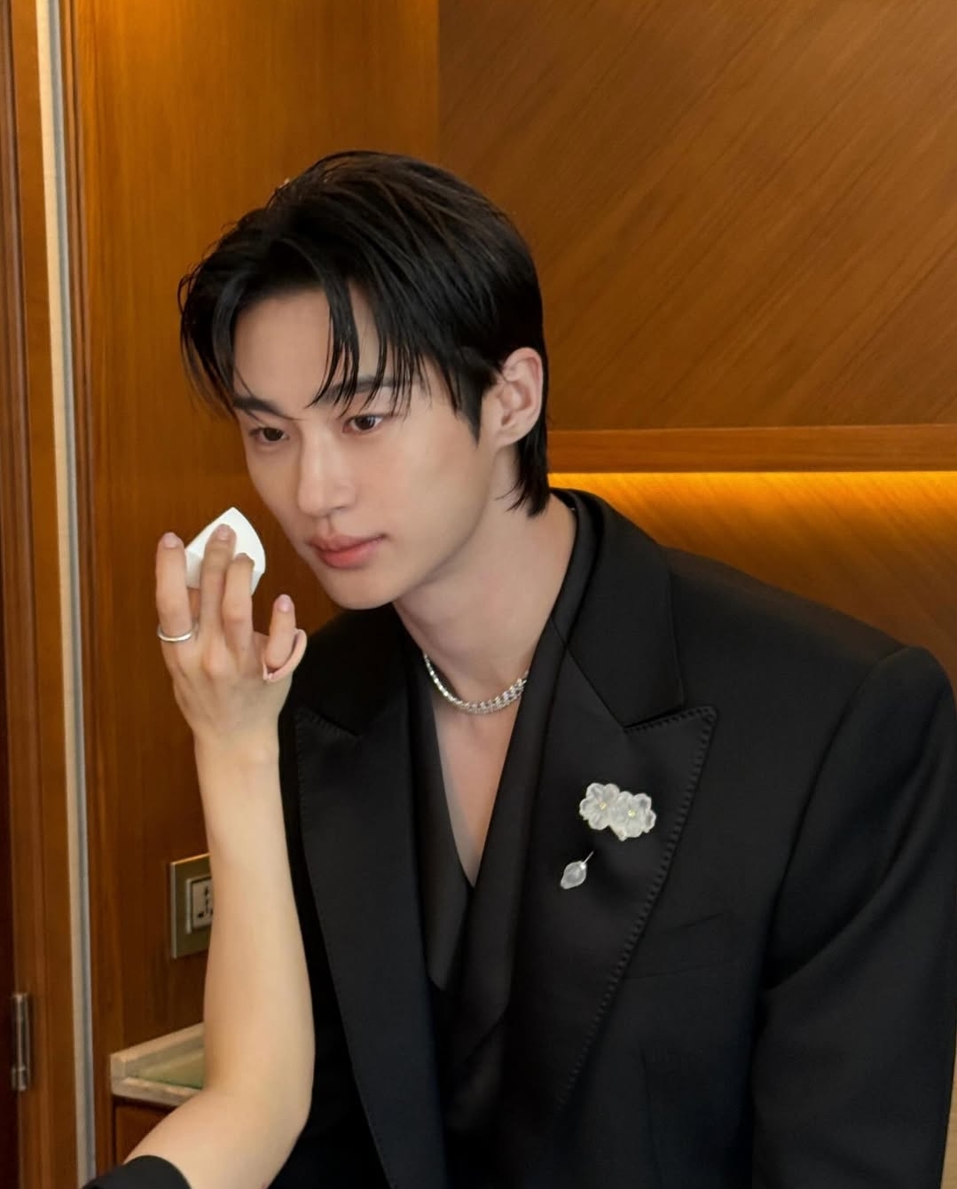 Behind-the-scenes cut of Byeon Wooseok