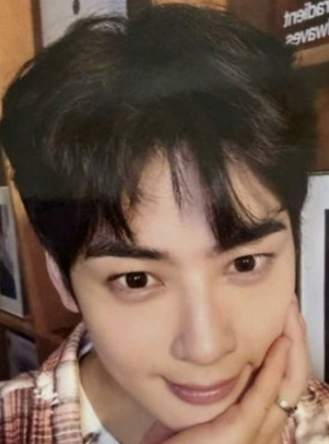 Behind-the-scenes cut of Cha Eunwoo