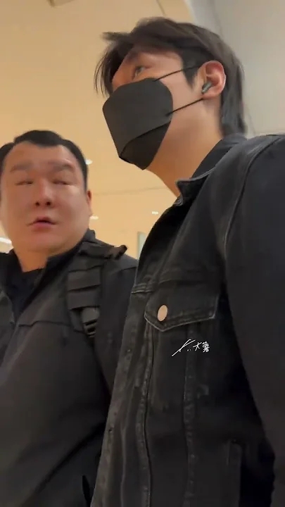 粉絲拍下的李敏鎬瞬間