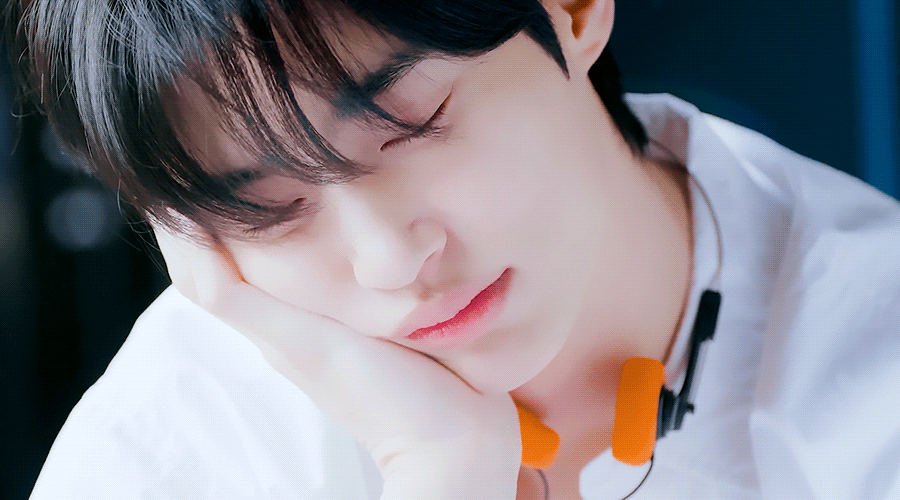 Behind-the-scenes cut of Byeon Wooseok