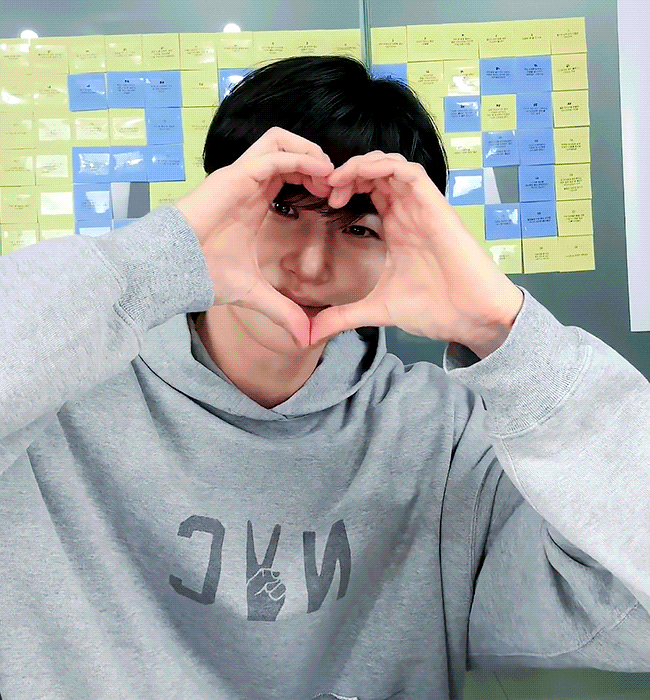 Behind-the-scenes cut of Byeon Wooseok