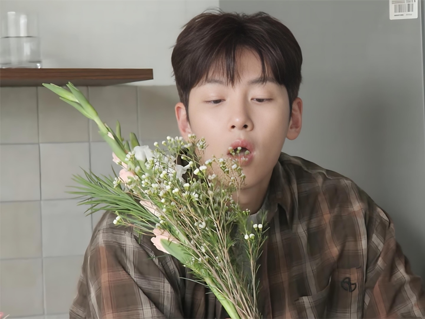 Behind-the-scenes cut of Ji Changwook