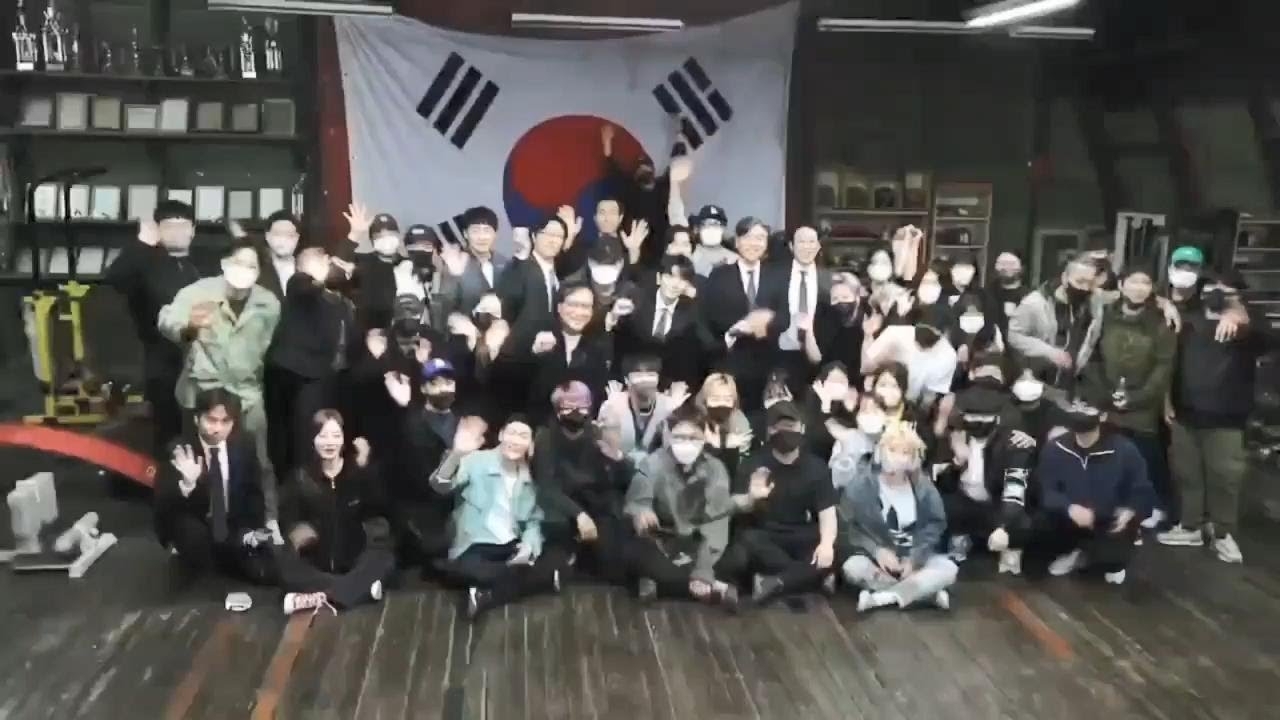 Behind-the-scenes cut of Lee Joongi