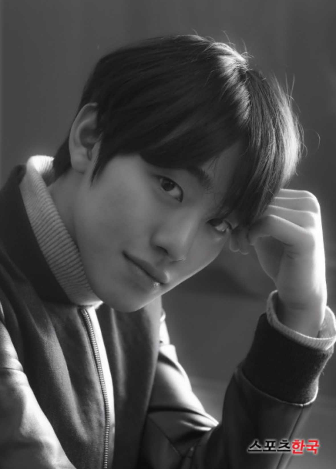 Behind-the-scenes cut of Ahn Hyoseop