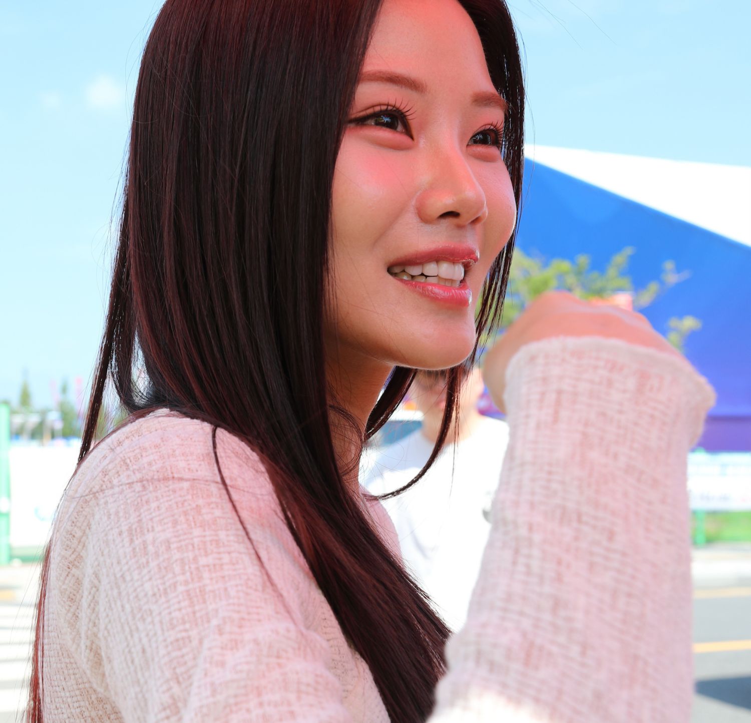 Behind-the-scenes cut of Bae Ahyeon