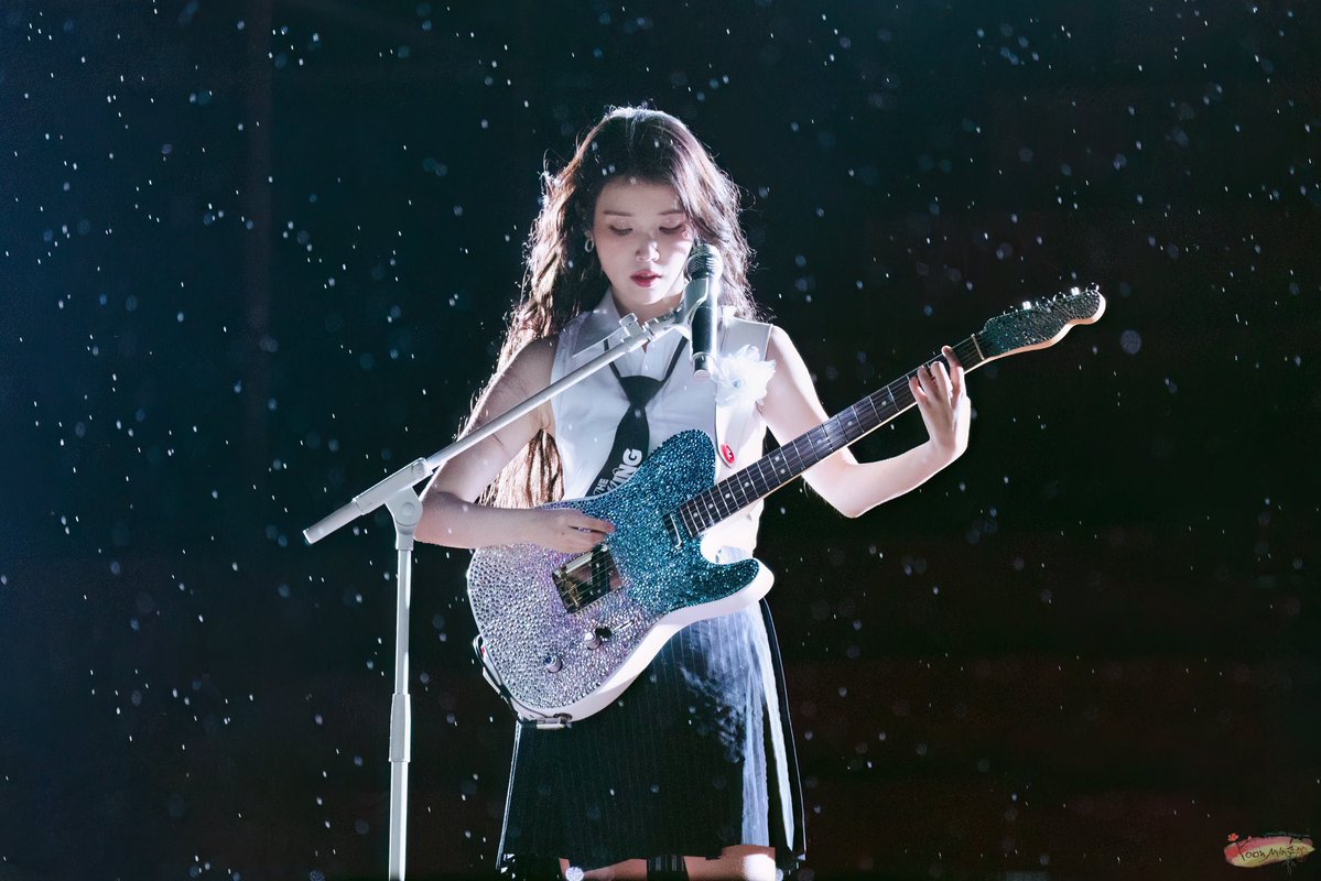 A moment captured by a fan of IU