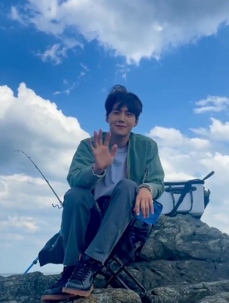 Behind-the-scenes cut of Kim Seonho