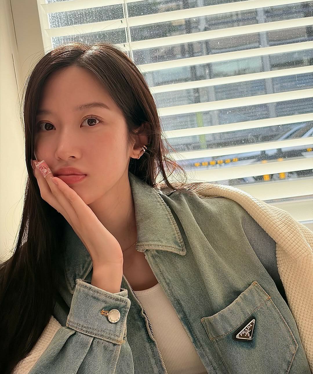 Behind-the-scenes cut of Mun Kayoung