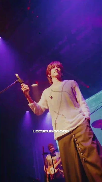 Emotional wallpaper shared by fans for Lee Seungyoon