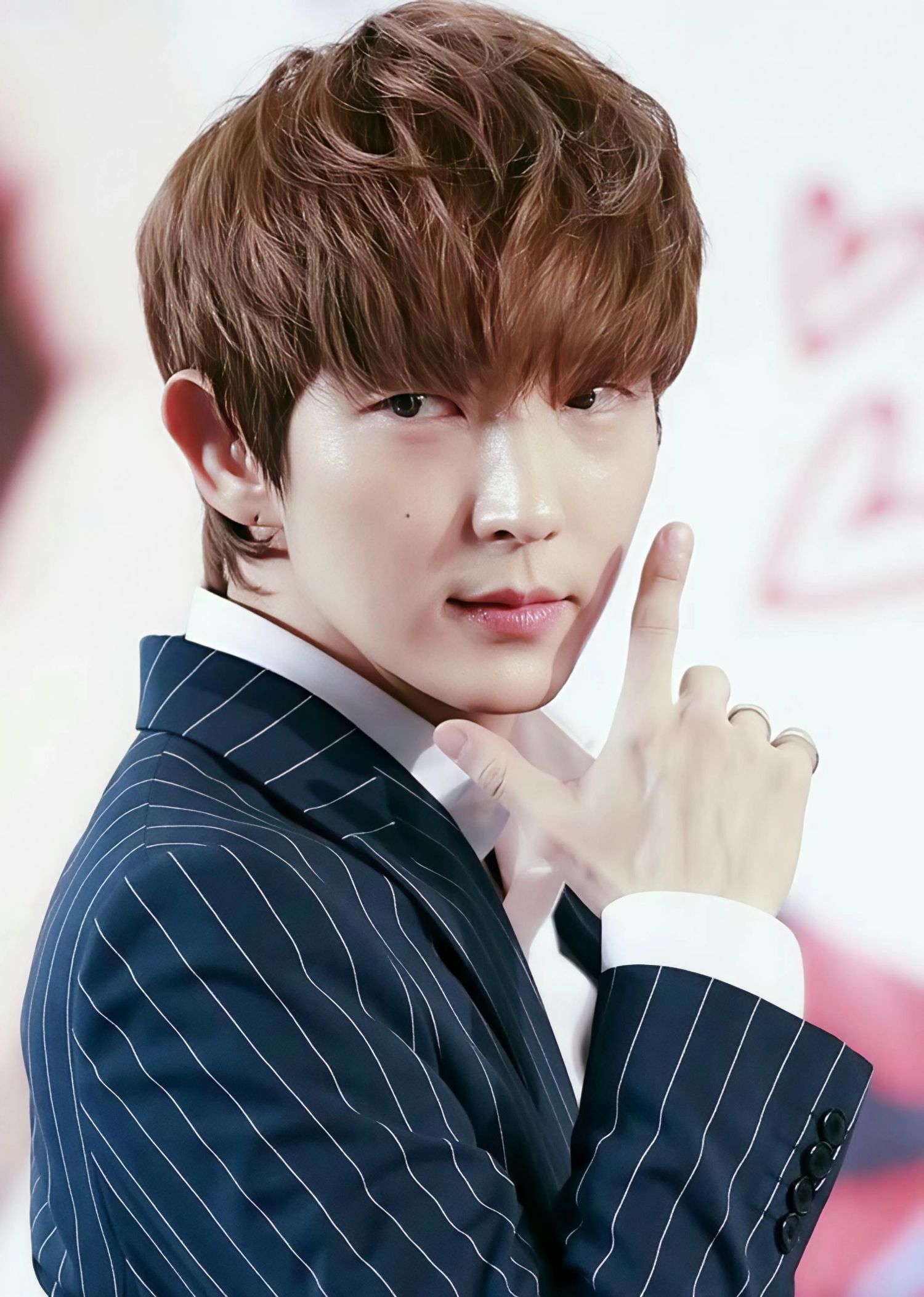 Behind-the-scenes cut of Lee Joongi
