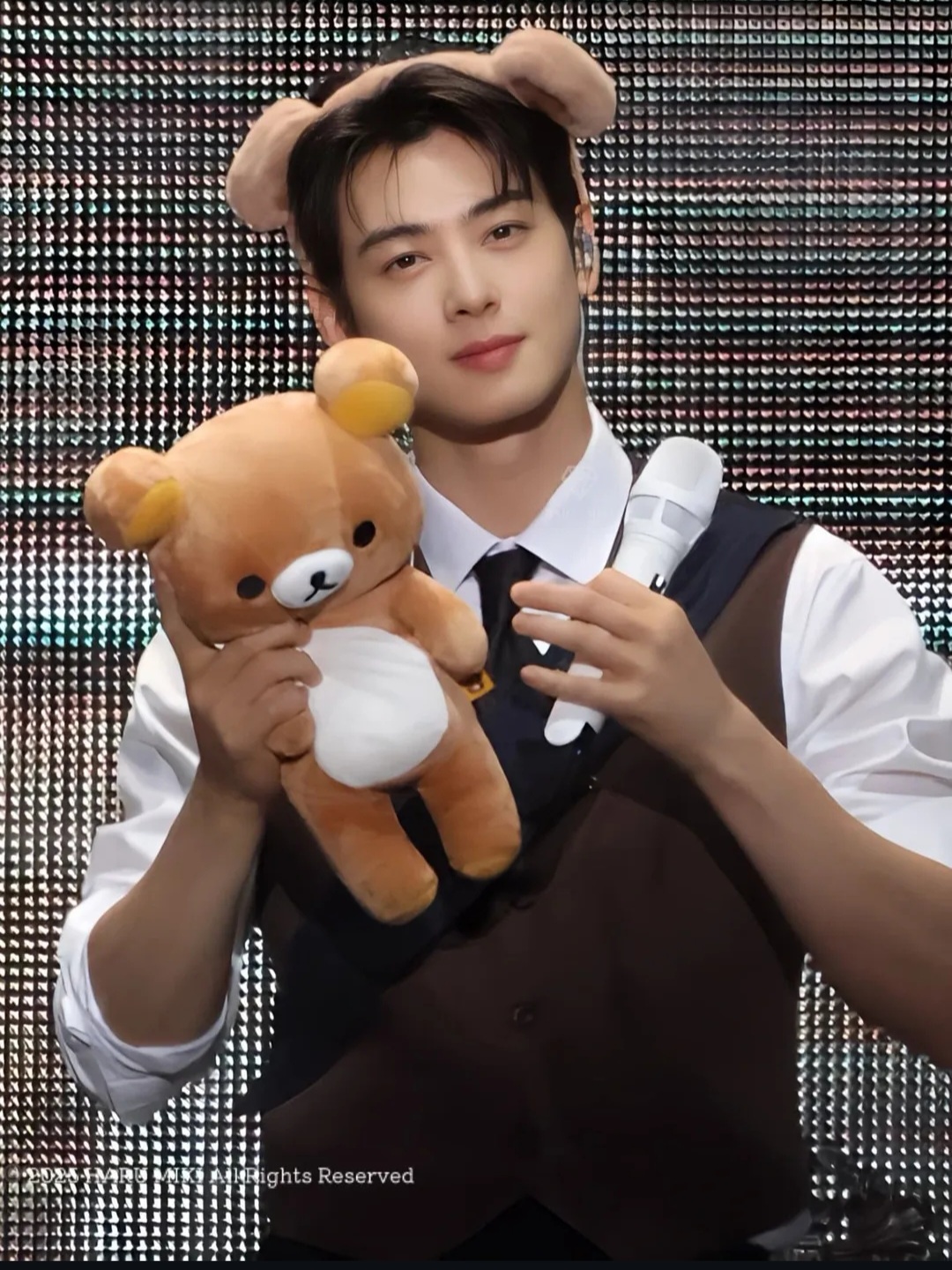 Behind-the-scenes cut of Cha Eunwoo