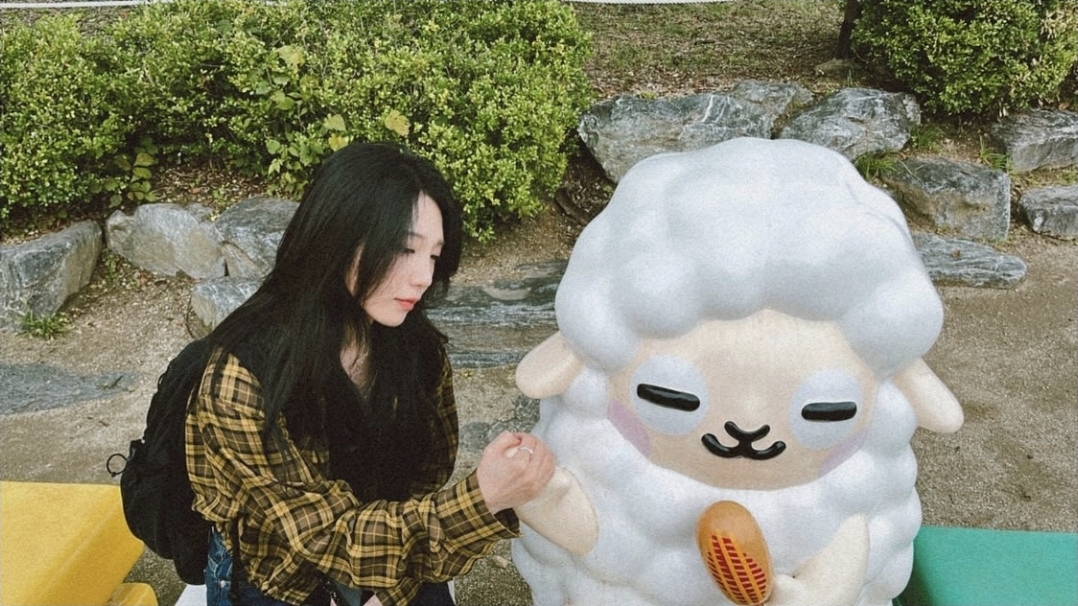 A moment captured by a fan of Jung Eunji