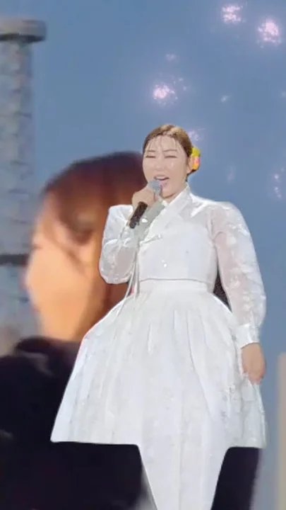 Latest photo of Song Gain