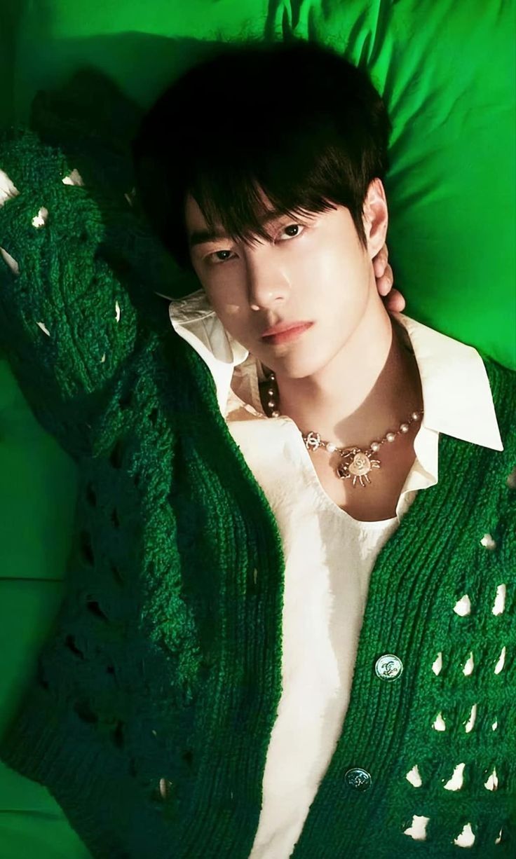 Behind-the-scenes cut of Wang Yibo