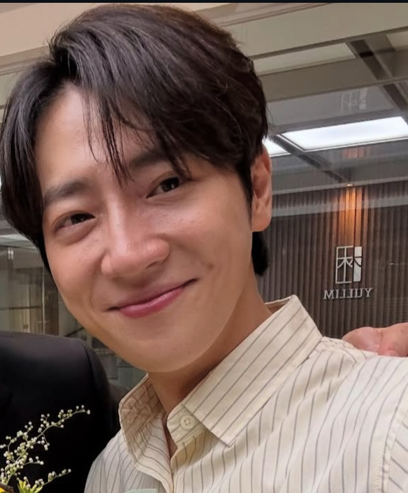 Behind-the-scenes cut of Lee Sangyeob