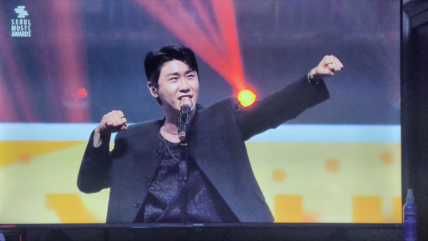 A moment captured by a fan of Young Tak