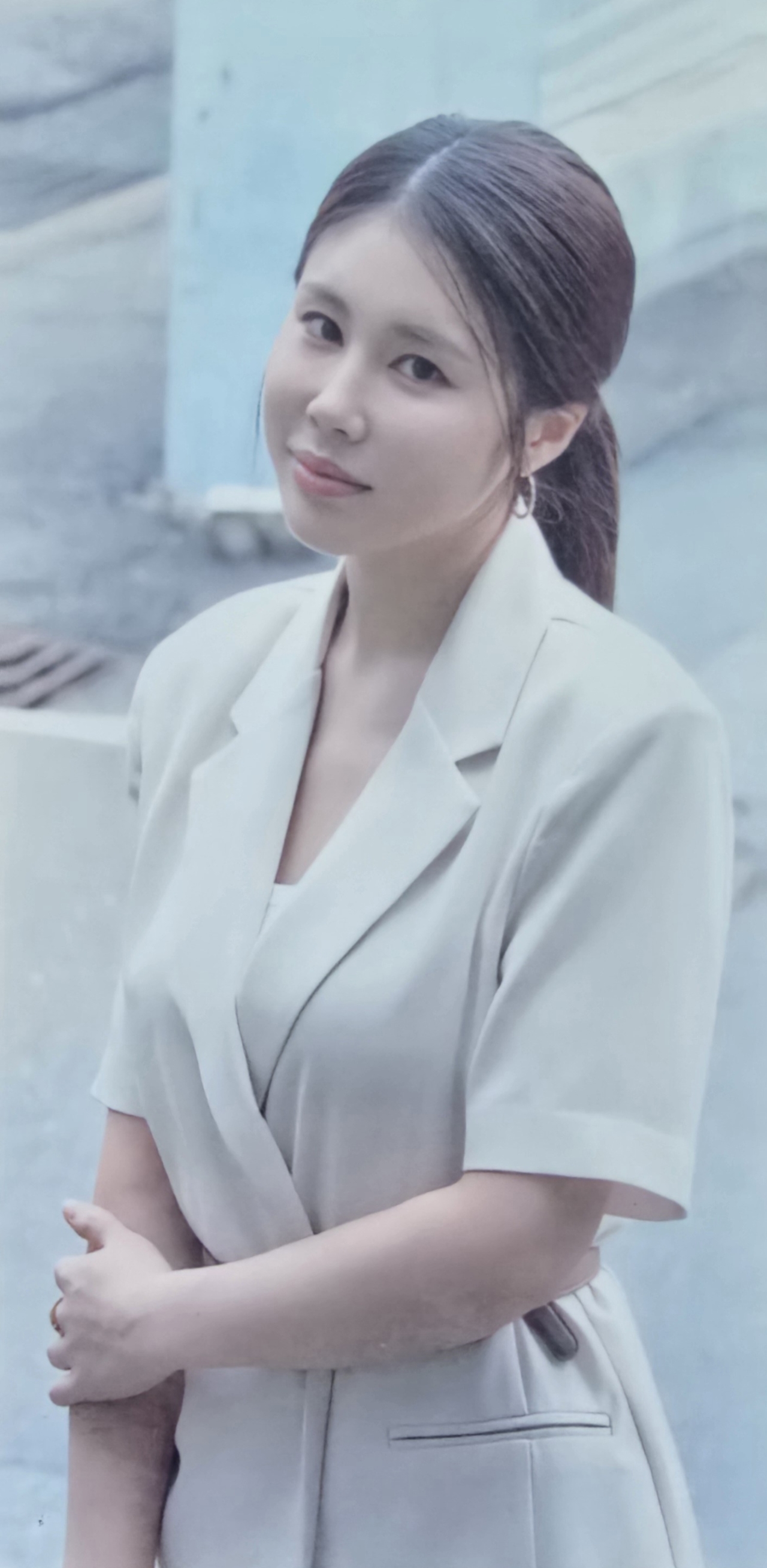 Emotional wallpaper shared by fans for Kim Soyou