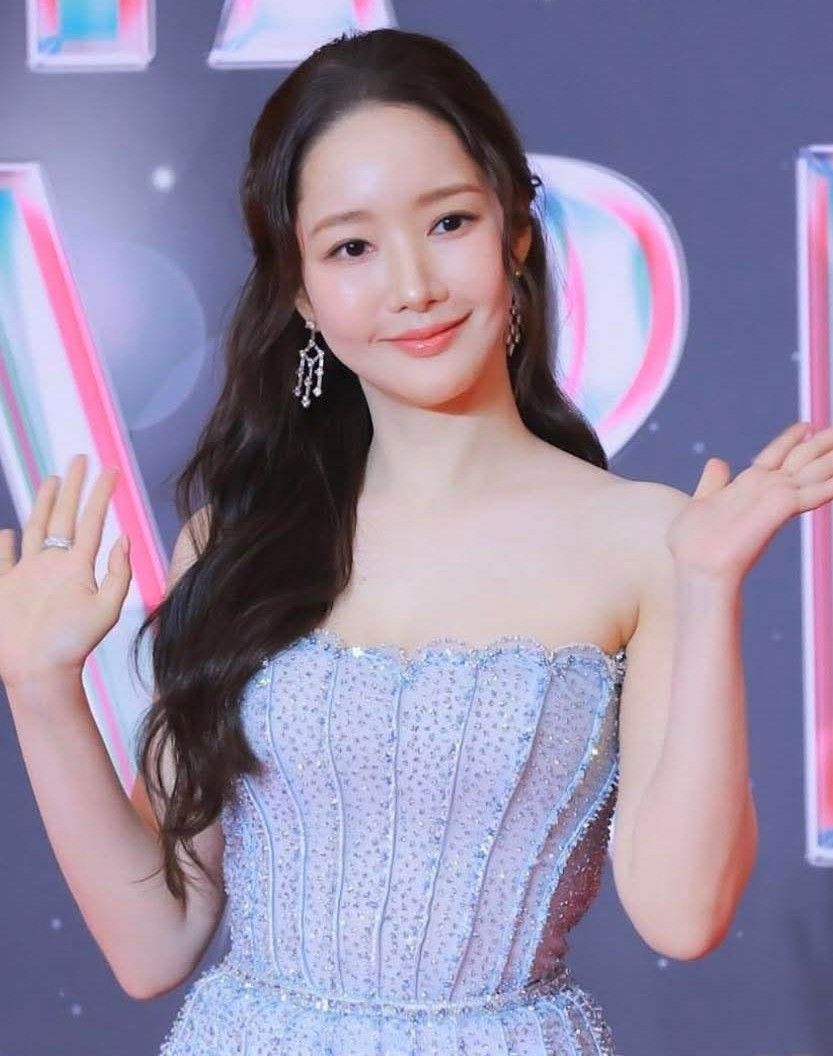 Behind-the-scenes cut of Park Minyoung