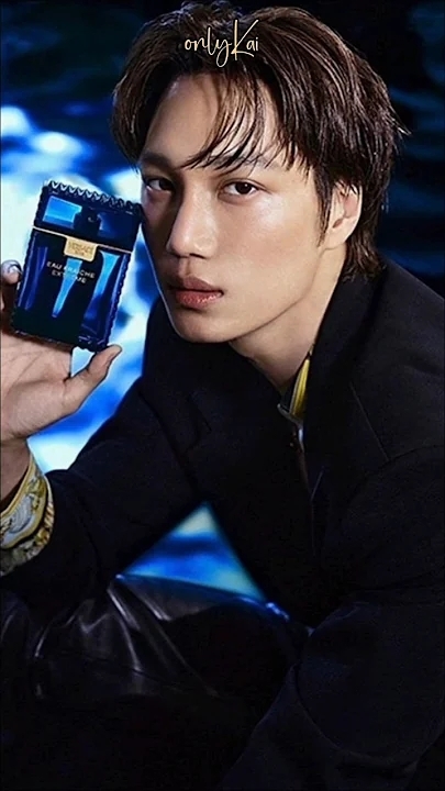 Emotional wallpaper shared by fans for KAI