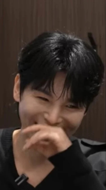 Foto terbaru dari Song Gain