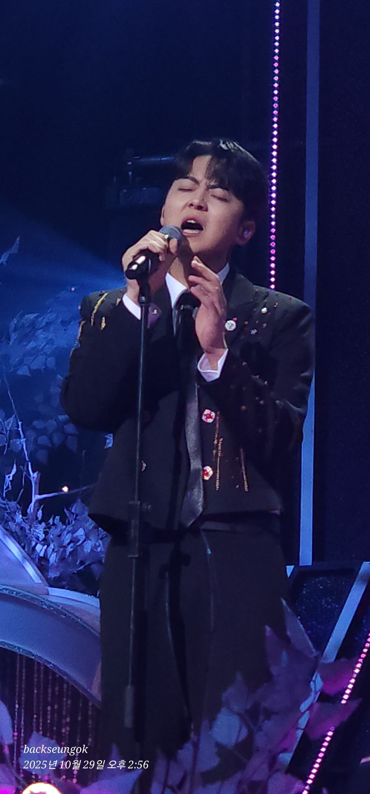 Emotional wallpaper shared by fans for Park Minsu