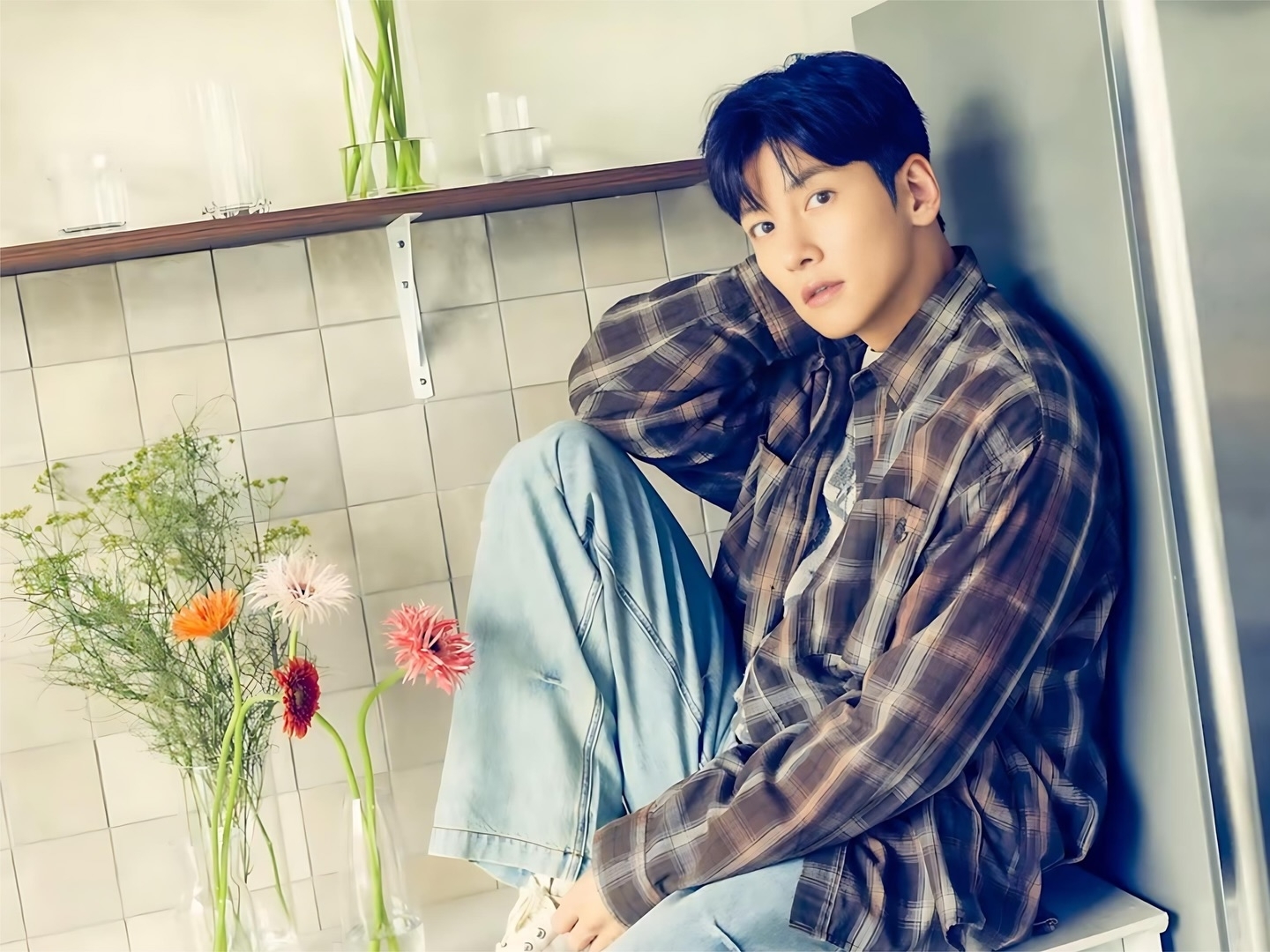 Behind-the-scenes cut of Ji Changwook