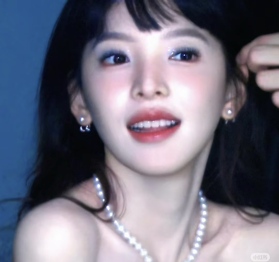 Behind-the-scenes cut of Zhang Ruonan
