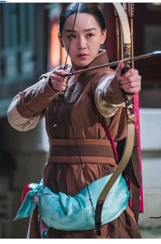Behind-the-scenes cut of Shin Haesun