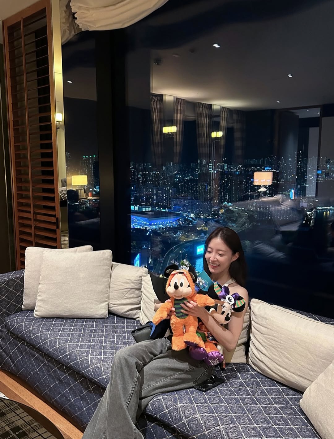 Behind-the-scenes cut of Lee Seyoung