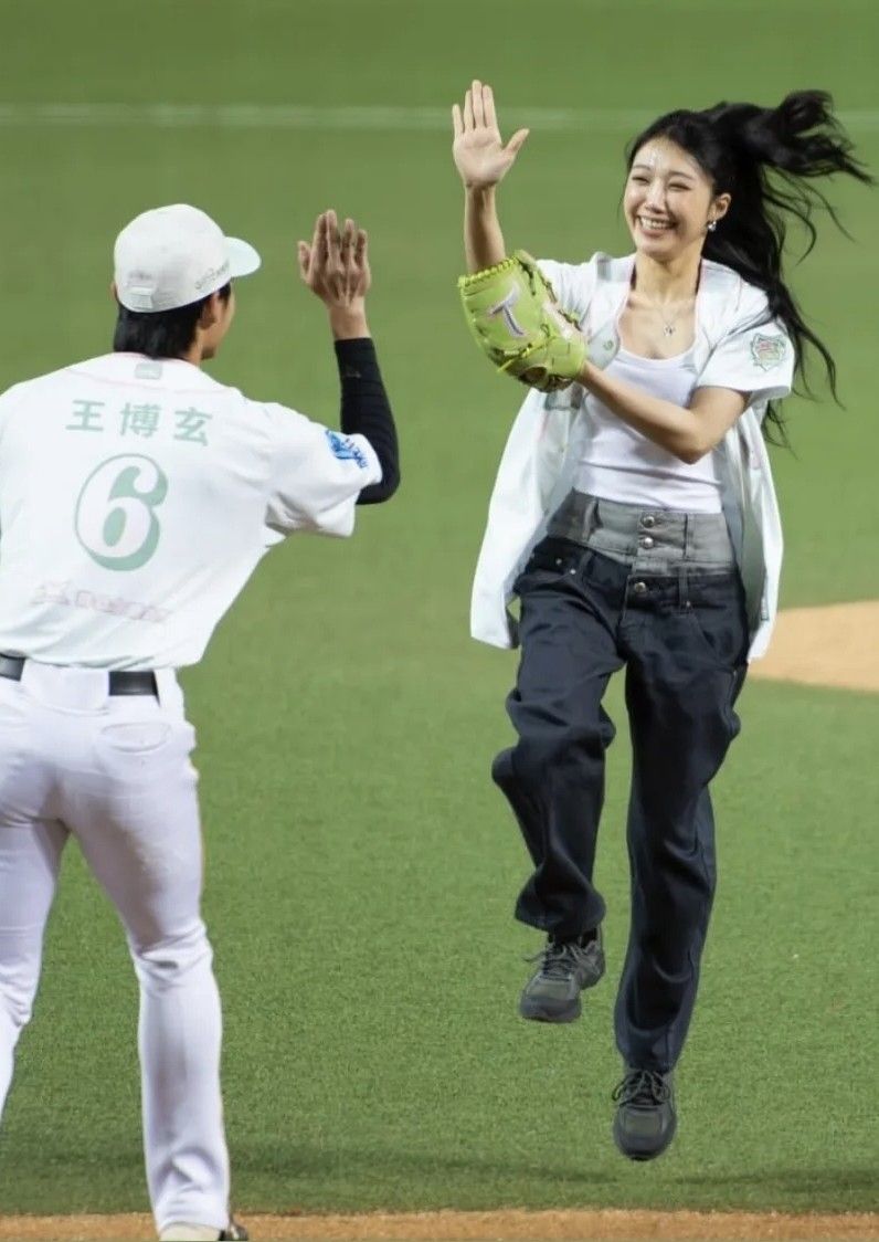 A moment captured by a fan of Jung Eunji