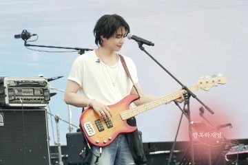 Behind-the-scenes cut of Kim Jaeyoung