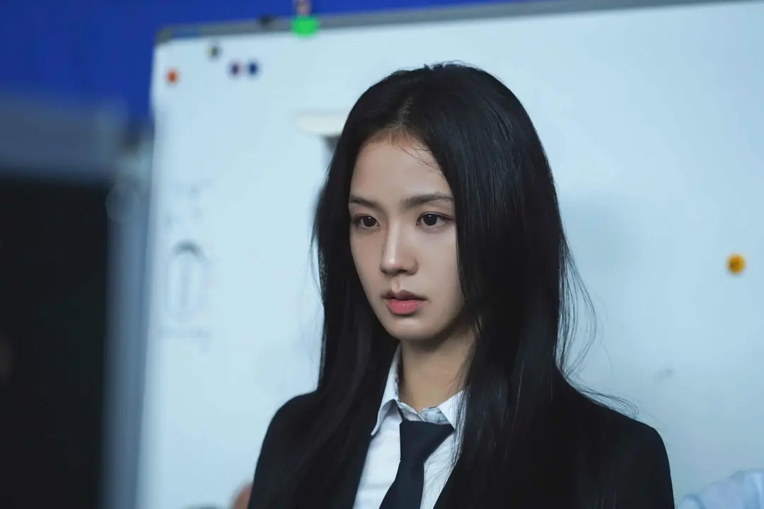 Latest photo of Jisoo (1995)