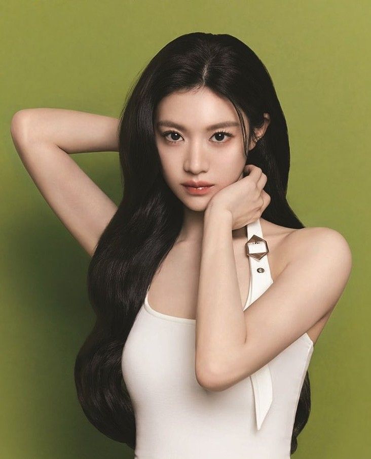 Behind-the-scenes cut of Go Younjung
