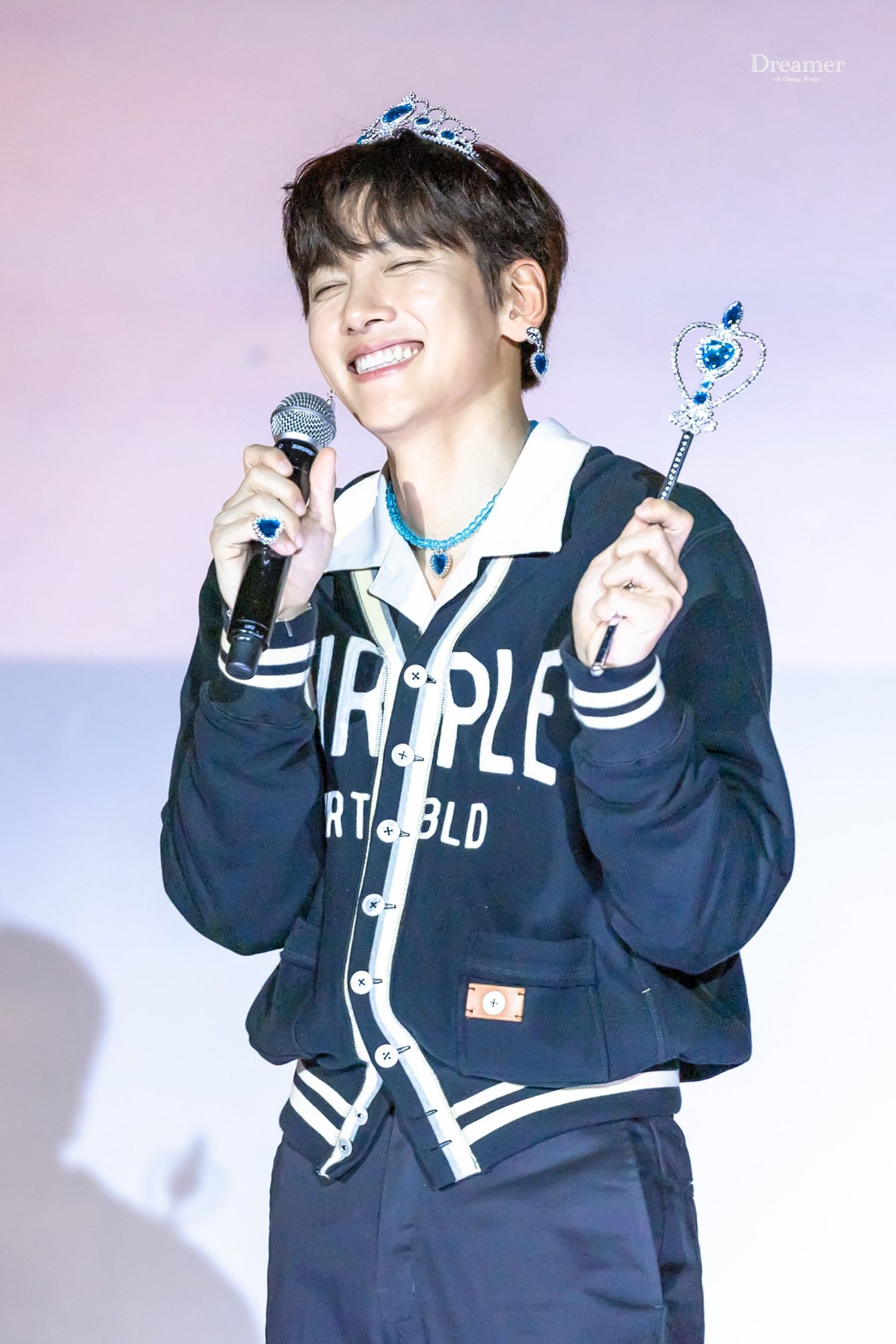 粉絲拍下的池昌旭瞬間